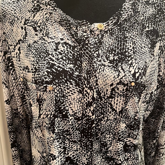 Dana Buchman snakeskin print blouse - Picture 2 of 8